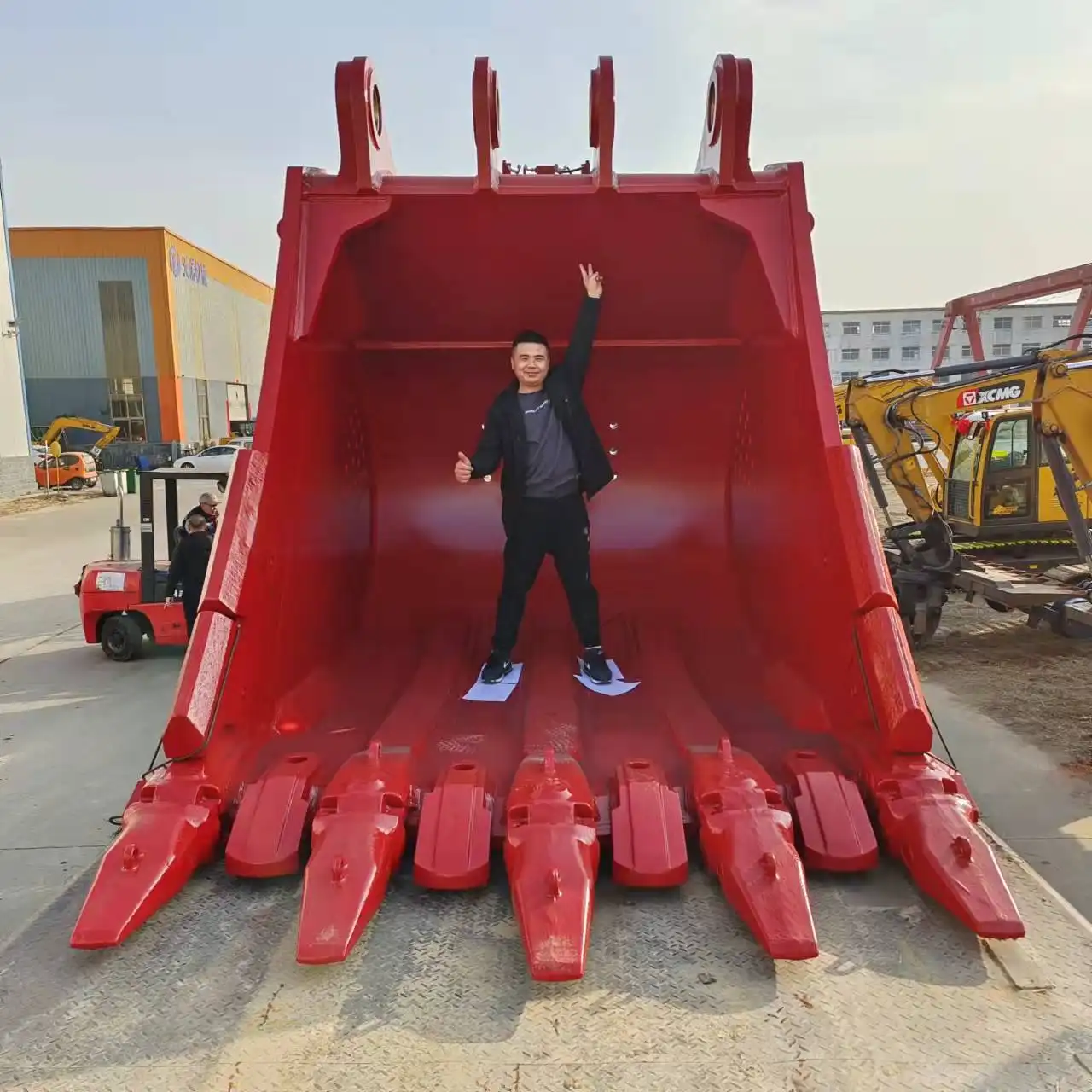 How much do excavator buckets weigh?